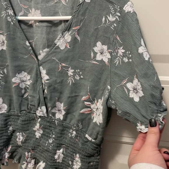 Green Floral crop top with ruffle sleeves - Picture 4 of 5